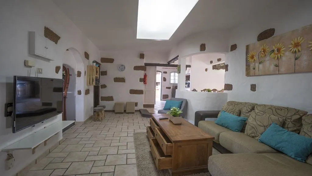 Villa With Amazing Views, Jacuzzi And Private Pool San Bartolome  Holiday home San Bartolome (Las Palmas)