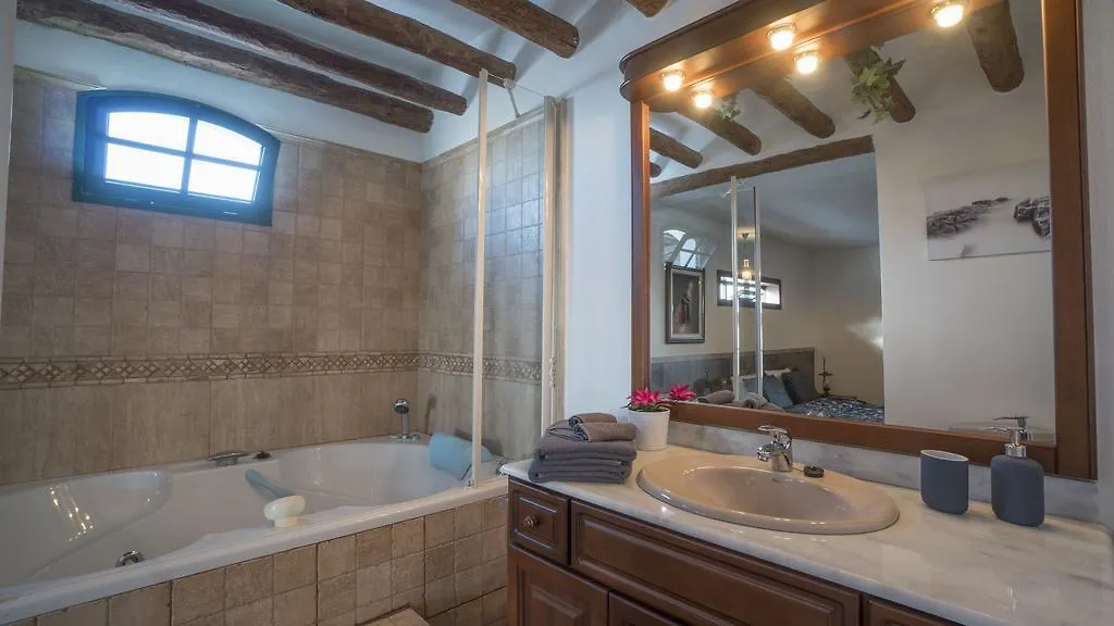 Villa With Amazing Views, Jacuzzi And Private Pool San Bartolome  San Bartolome (Las Palmas)