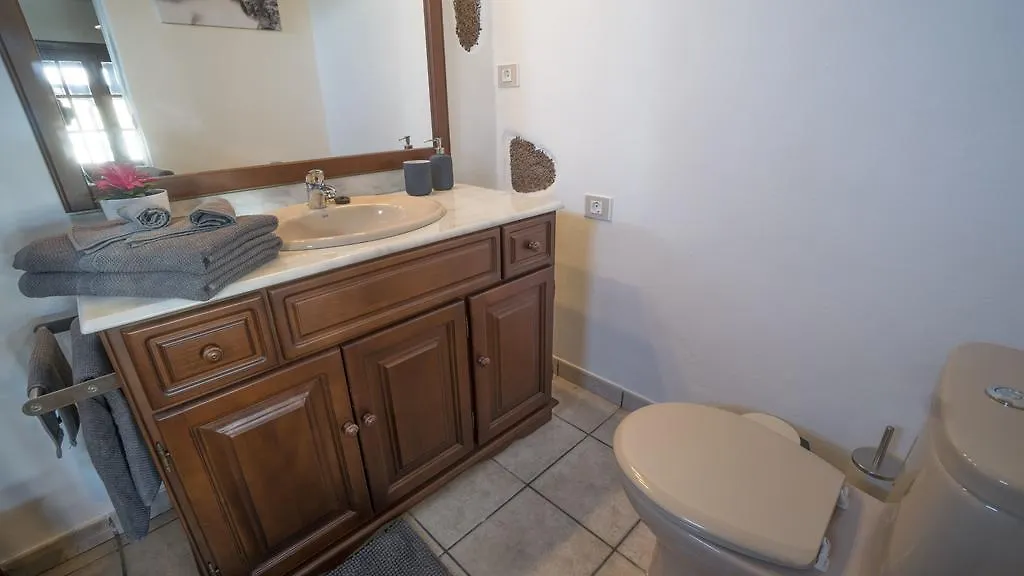 Villa With Amazing Views, Jacuzzi And Private Pool San Bartolome  Holiday home San Bartolome (Las Palmas)